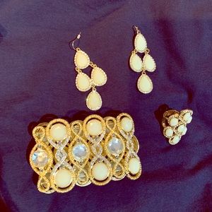 White stone jewelry set
